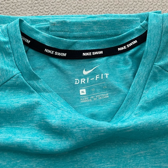 Nike Shirt Lot (3) - two short sleeve, one long sleeve - Picture 4 of 4